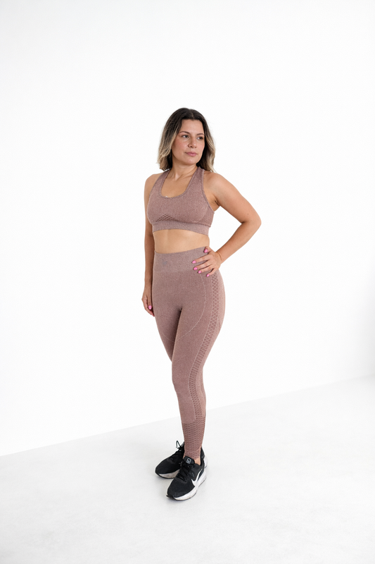 Set Deportivo Seamless (Crop Top + Calza efecto Pushup y control abdomen)